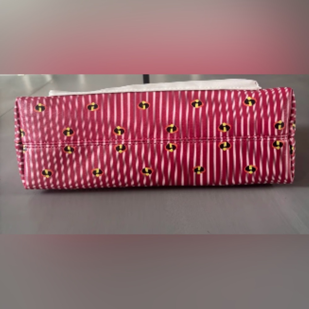 Disney PIXAR The Incredibles Travel Bag - Picture 7 of 8